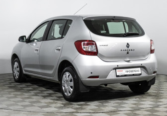 Подержанный автомобиль Renault Sandero 2016 года (7 фото)