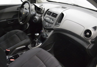 Подержанный автомобиль Chevrolet Aveo Sedan 2012 года (12 фото)