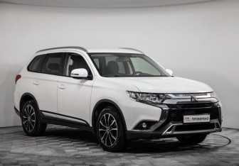 Подержанный автомобиль Mitsubishi Outlander 2019 года (3 фото)