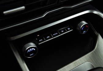 Подержанный автомобиль Geely Coolray 2023 года (16 фото)