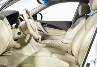 Подержанный автомобиль Infiniti QX50 2014 года (12 фото)