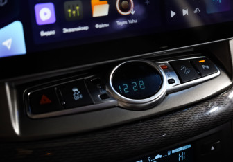 Подержанный автомобиль Chevrolet Captiva 2013 года (18 фото)