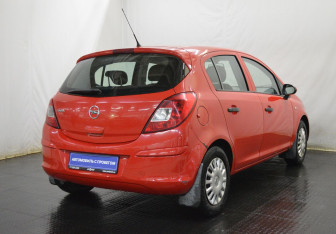 Подержанный автомобиль Opel Corsa 2012 года (5 фото)