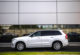 Подержанный автомобиль Volvo XC90 2019 года (9 фото)