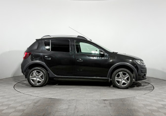Подержанный автомобиль Renault Sandero 2016 года (4 фото)