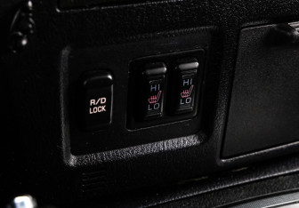 Подержанный автомобиль Mitsubishi Pajero 2011 года (15 фото)