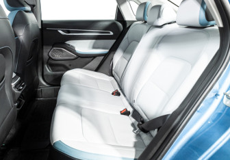 Подержанный автомобиль Geely Emgrand 2023 года (10 фото)