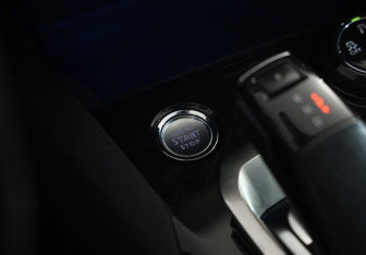 Подержанный автомобиль Peugeot 3008 2019 года (20 фото)