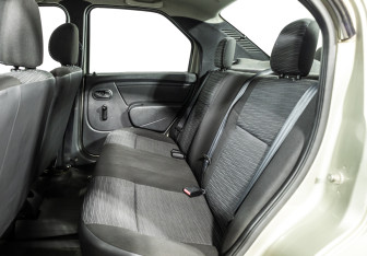 Подержанный автомобиль Renault Logan Sedan 2011 года (10 фото)