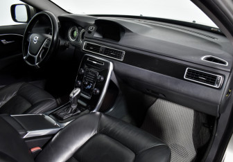 Подержанный автомобиль Volvo XC70 2012 года (13 фото)