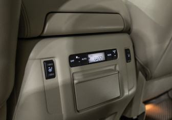 Подержанный автомобиль Infiniti QX80 2014 года (32 фото)