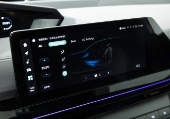 Подержанный автомобиль Changan UNI-V 2023 года (16 фото)