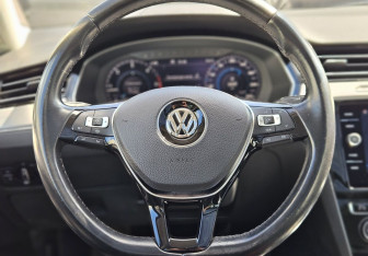 Подержанный автомобиль Volkswagen Passat Wagon 2019 года (14 фото)