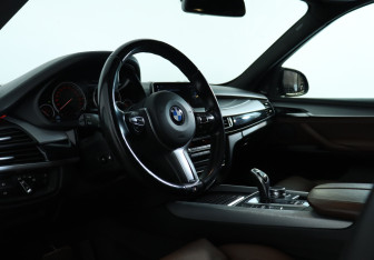 Подержанный автомобиль BMW X5 2017 года (14 фото)