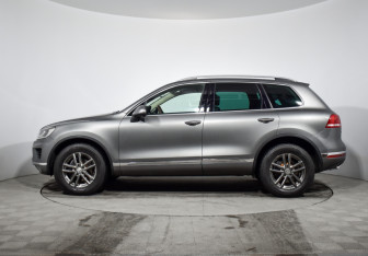 Подержанный автомобиль Volkswagen Touareg 2015 года (8 фото)