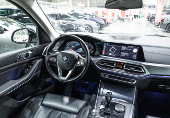 Подержанный автомобиль BMW X5 2019 года (21 фото)