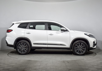 Подержанный автомобиль Chery Tiggo 8 2023 года (4 фото)