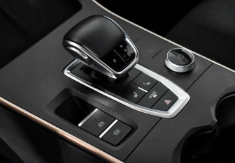 Подержанный автомобиль Omoda C5 2022 года (12 фото)