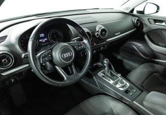 Подержанный автомобиль Audi A3 Sedan 2018 года (11 фото)