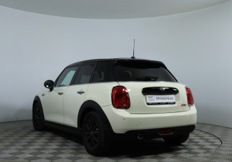Подержанный автомобиль MINI Hatch 2017 года (8 фото)