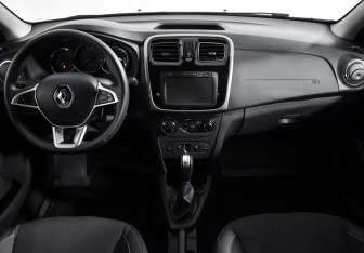 Подержанный автомобиль Renault Sandero 2021 года (15 фото)