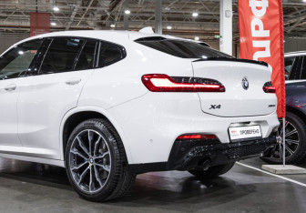 Подержанный автомобиль BMW X4 2020 года (16 фото)