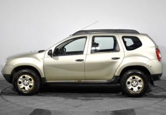 Подержанный автомобиль Renault Duster 2013 года (8 фото)