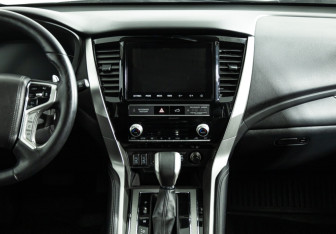 Подержанный автомобиль Mitsubishi Pajero Sport 2021 года (14 фото)