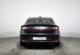 Подержанный автомобиль Hyundai Sonata 2021 года (6 фото)