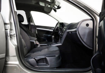 Подержанный автомобиль Skoda Octavia Liftback 2012 года (19 фото)