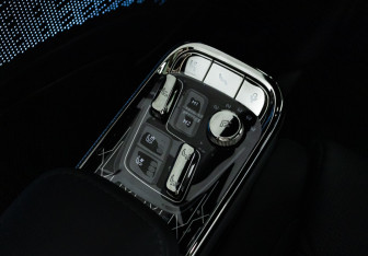 Подержанный автомобиль Zeekr 009 2023 года (19 фото)