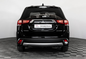 Подержанный автомобиль Mitsubishi Outlander 2017 года (6 фото)