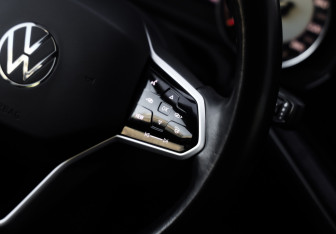 Подержанный автомобиль Volkswagen Touareg 2021 года (13 фото)