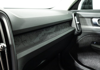 Подержанный автомобиль Volvo XC40 2019 года (16 фото)