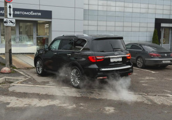 Подержанный автомобиль Infiniti QX80 2019 года (6 фото)