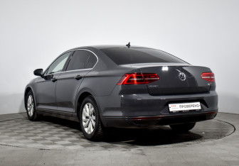 Подержанный автомобиль Volkswagen Passat Sedan 2017 года (7 фото)