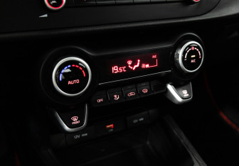 Подержанный автомобиль Kia Rio Hatchback 2020 года (18 фото)