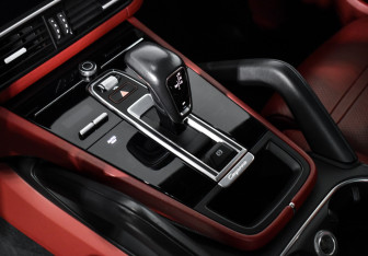 Подержанный автомобиль Porsche Cayenne 2020 года (12 фото)