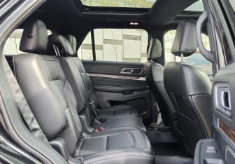 Подержанный автомобиль Ford Explorer 2018 года (16 фото)