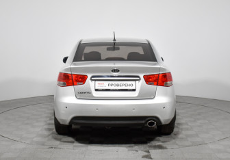 Подержанный автомобиль Kia Cerato Sedan 2011 года (6 фото)