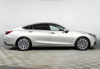 Подержанный автомобиль Hongqi H5 2022 года (4 фото)