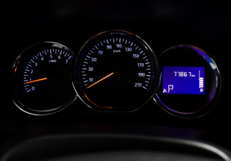 Подержанный автомобиль Renault Logan Sedan 2017 года (17 фото)