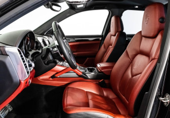 Подержанный автомобиль Porsche Cayenne 2014 года (26 фото)