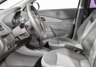 Подержанный автомобиль Chevrolet Cobalt Sedan 2013 года (10 фото)