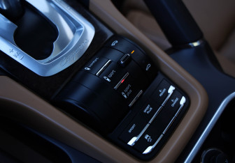 Подержанный автомобиль Porsche Cayenne 2015 года (12 фото)