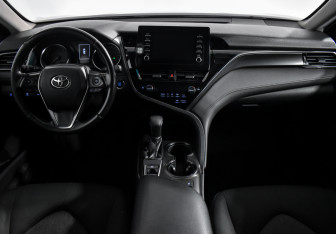 Подержанный автомобиль Toyota Camry Sedan 2021 года (14 фото)