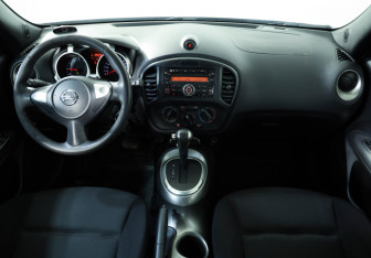 Подержанный автомобиль Nissan Juke 2014 года (8 фото)