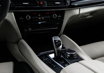 Подержанный автомобиль BMW X6 2015 года (18 фото)