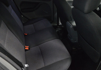 Подержанный автомобиль Ford Focus Wagon 2010 года (12 фото)