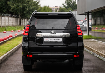 Подержанный автомобиль Toyota Land Cruiser Prado 2018 года (7 фото)